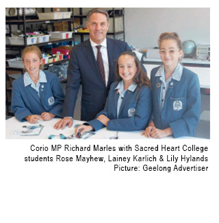 Corlo MP Richard Marles with Sacred Heart College students Rose Mayhew, Lainey Karlich & Lily Hylands